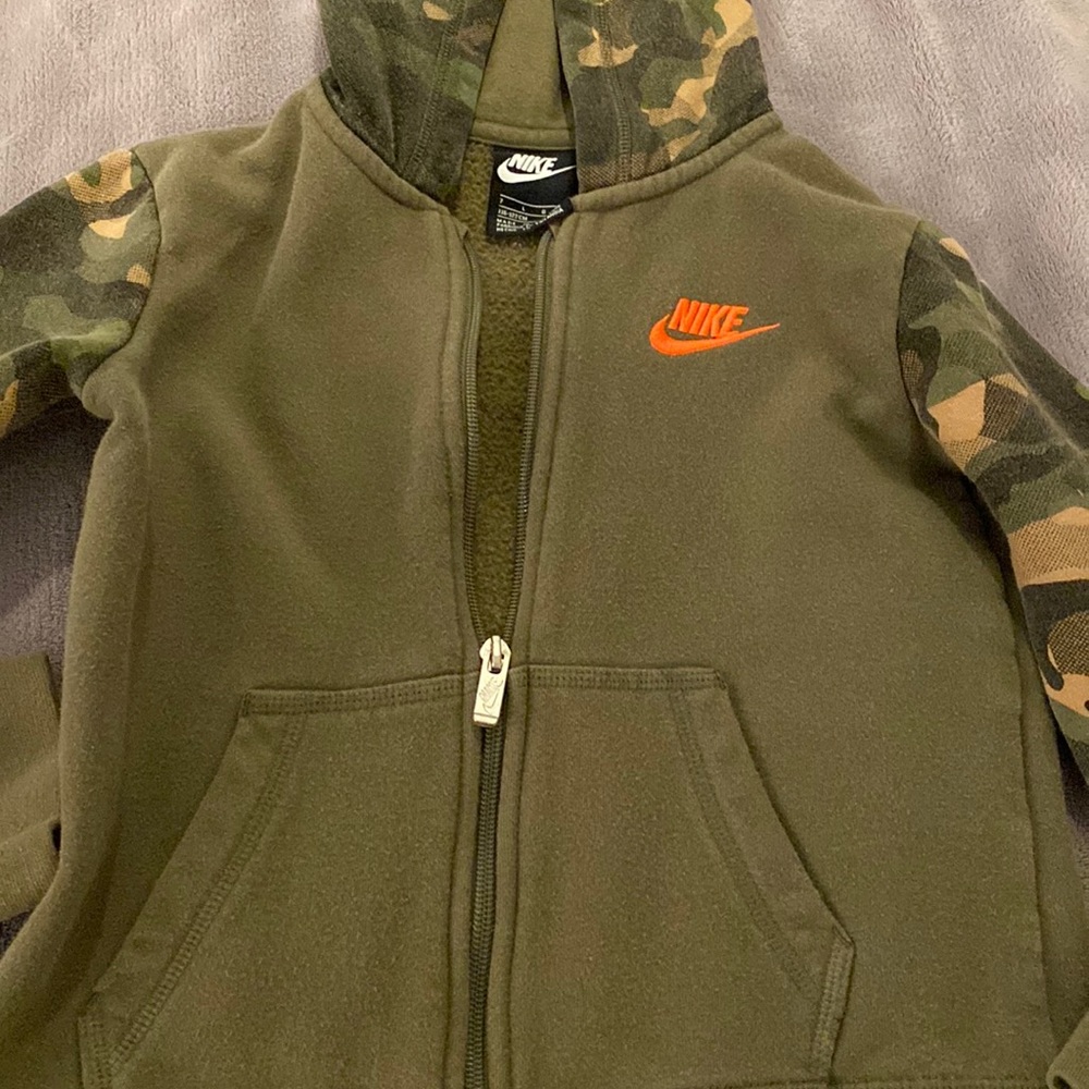 Nike Camo Hoodie with Pants size 6-7